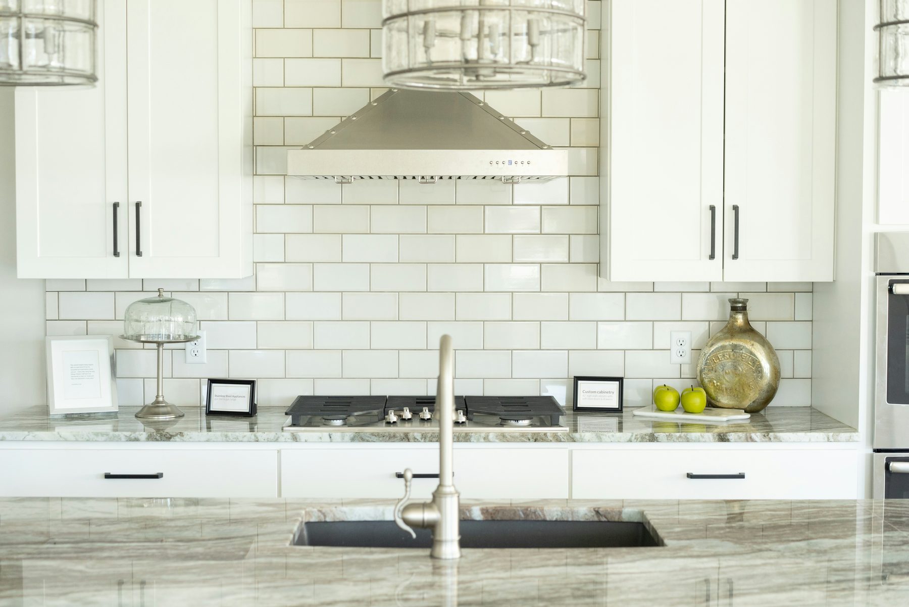 Thorough Oven Cleaning for a Sparkling Kitchen